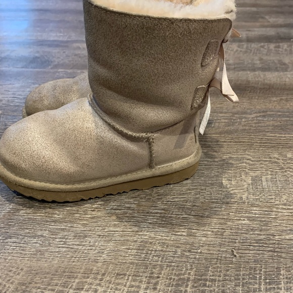 Kids size 12 Uggs - Picture 3 of 8